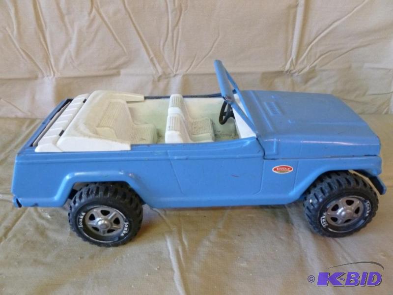 lot 12 image: Vintage Tonka Metal Jeepster that measures 5 ...