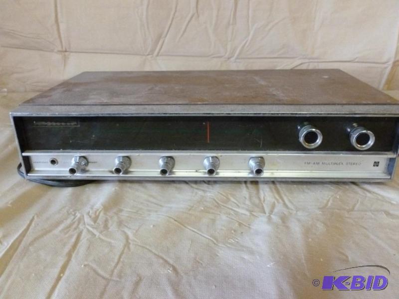 lot 120 image: Vintage Panasonic receiver model RE-7670, pow...