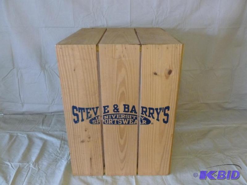 lot 125 image: Large Steve & Barrys University Sportswe...