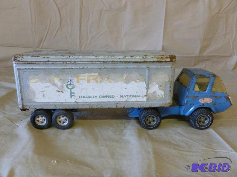 lot 13 image: Vintage Tonka Metal Semi Truck With Trailer t...