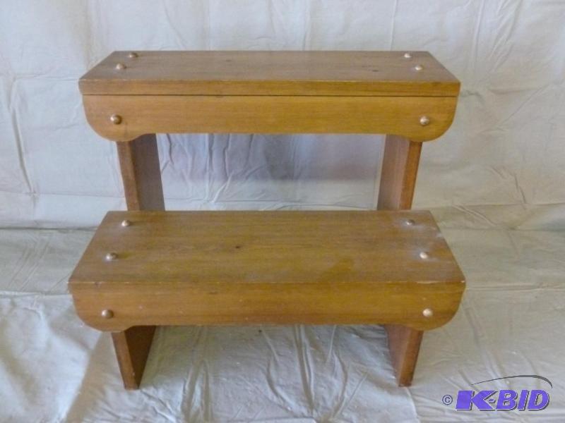 lot 146 image: Nice solid wood step stool, good usable condi...