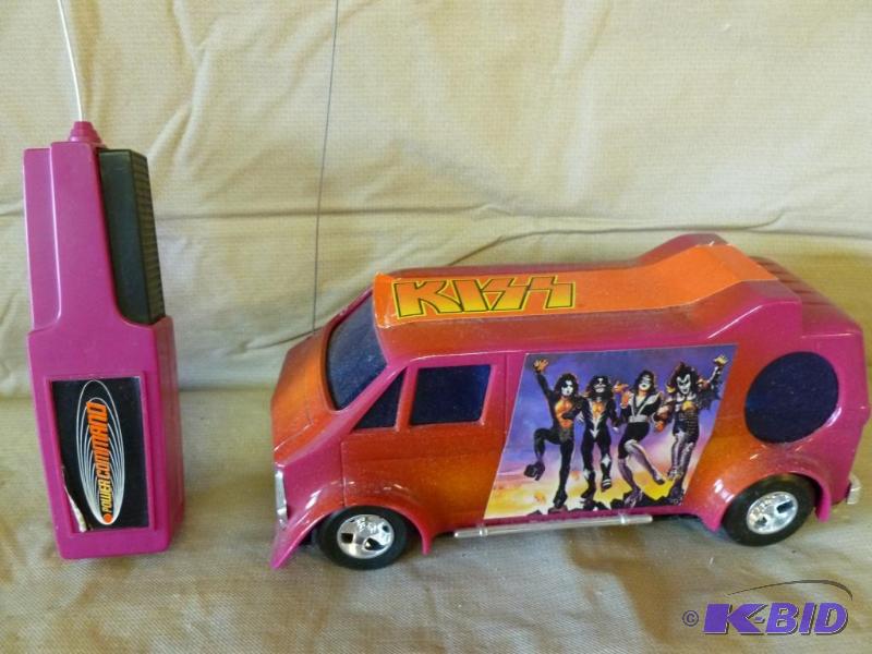 lot 19 image: Collectible 1978 Kiss radio control van, miss...
