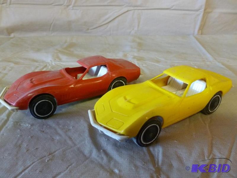 lot 24 image: Lot of two vintage heavy gage plastic Corvett...
