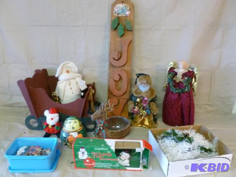 lot 36 image: Large lot of good Christmas items that includ...