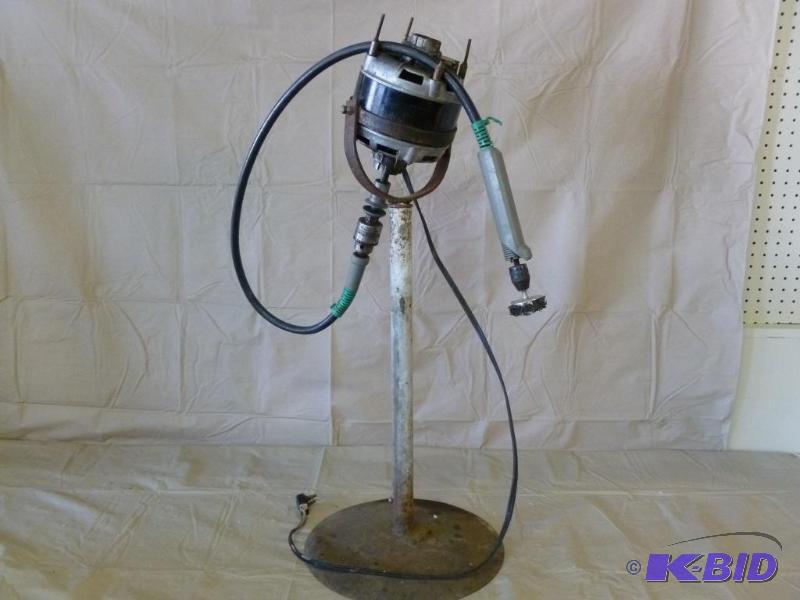 lot 4 image: Heavy Duty hand grinder tool, powered by a 1...