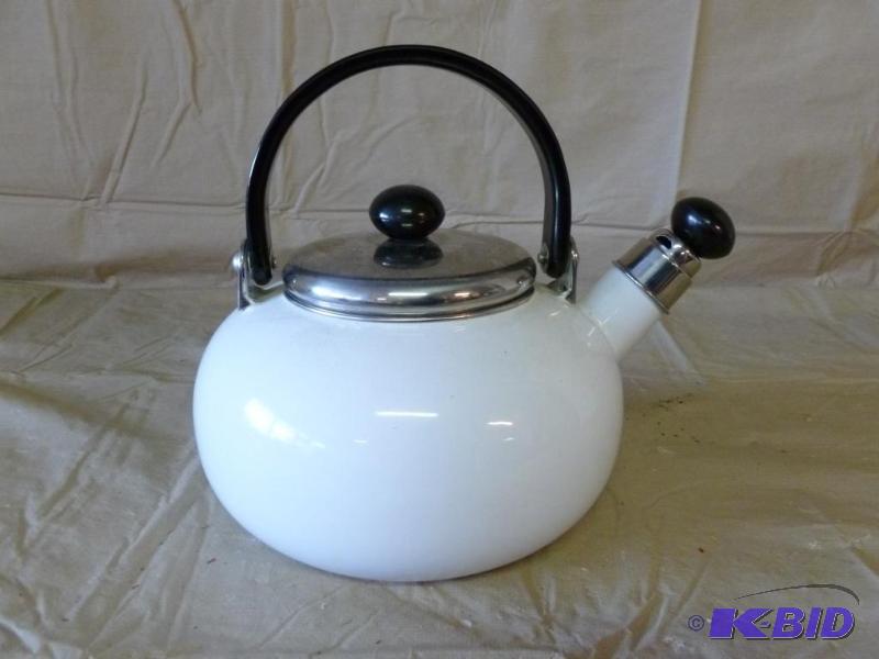 lot 48 image: Heavy duty porcelain coated&nbsptea pot that...