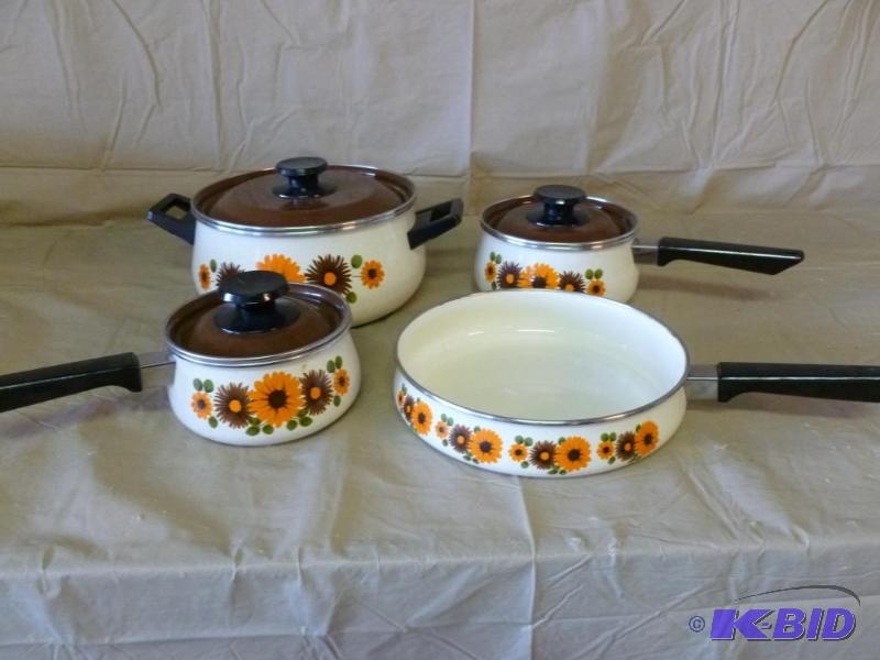 lot 50 image: Heavy duty four piece porcelain coated pot an...