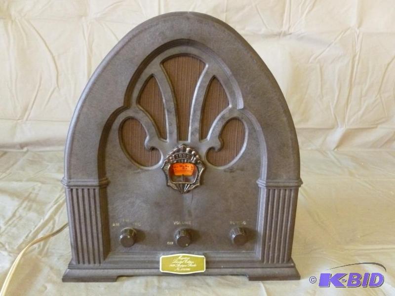 lot 61 image: Megatone Limited Edition 1932 Replica AMFM R...