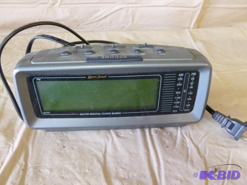lot 75 image: Lenoxx Sound AMFM Digital Clock Alarm Radio ...