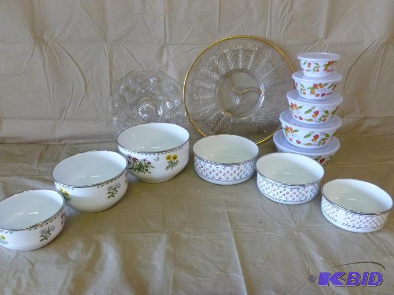 lot 88 image: Lot of kitchen items that includes two enamel...