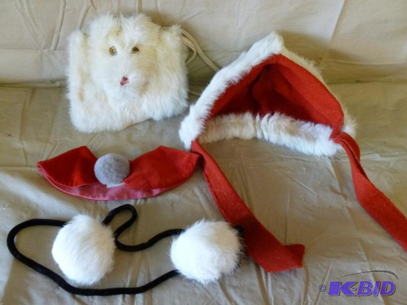 lot 95 image: Lot of vintage rabbit fur items that includes...