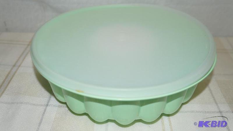 Tupperware Jello Mold with Lids