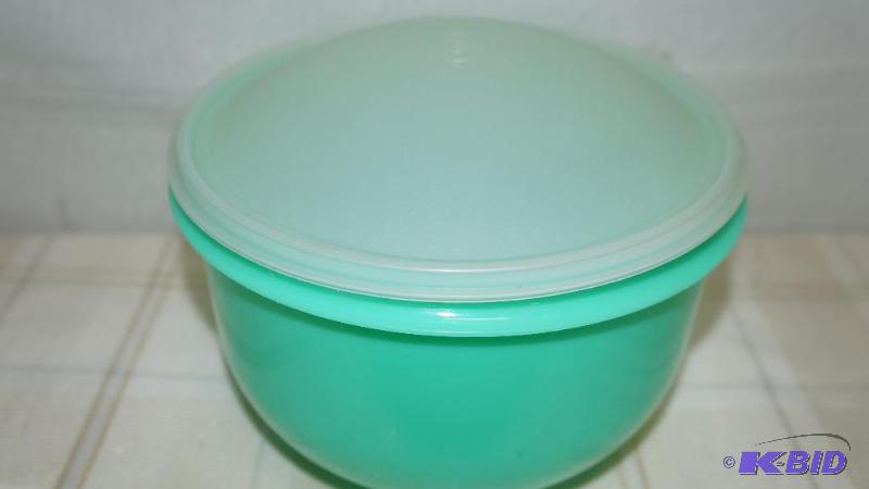 Tupperware Lettuce Keeper with Lid