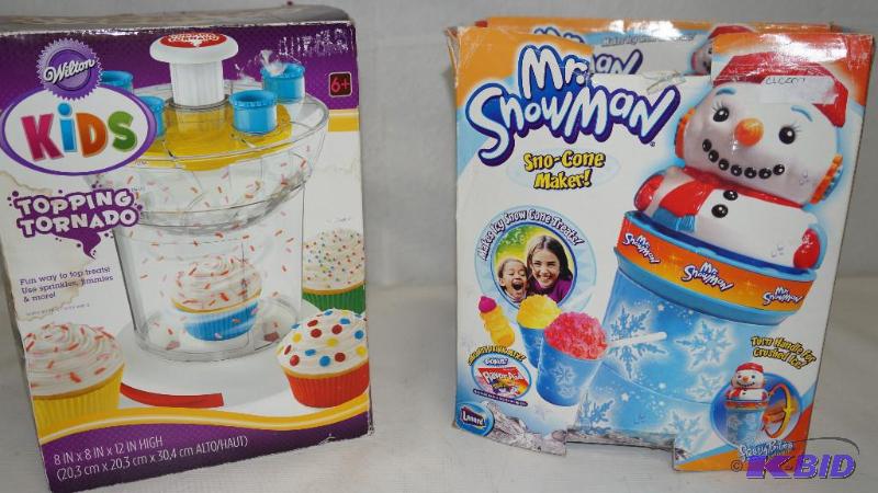 NIB Wilton Tornado Topping & Mr. Snowman Sno-Cone Maker