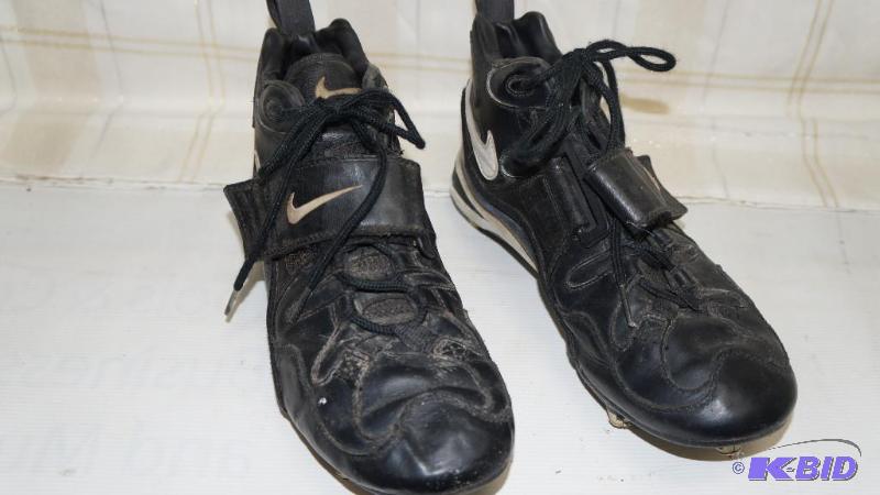 Size 10 Nike Football  Baseball Cleats