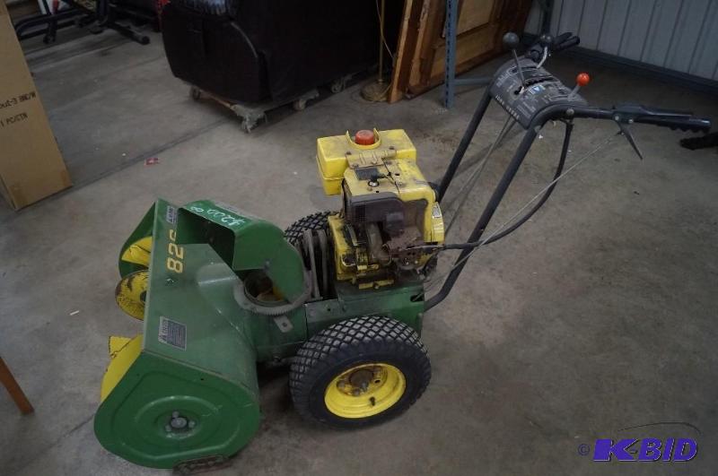 John Deere 826 Blower