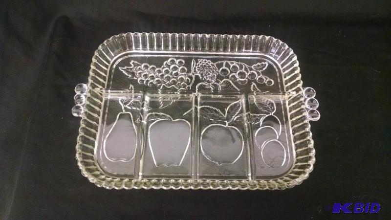 Fruit tray glass with 4 small divders and 1 ...