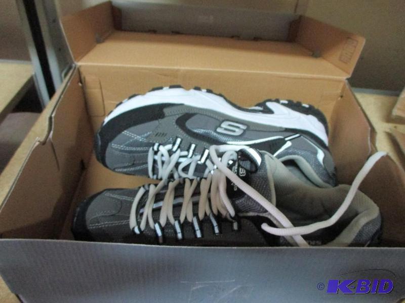 Skecher shoes sz 9...