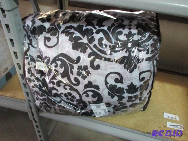 queen comforter...