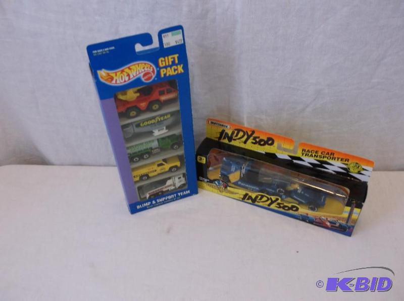 lot 25 image: Lot with Hot Wheel gift pack & Matchbox I...