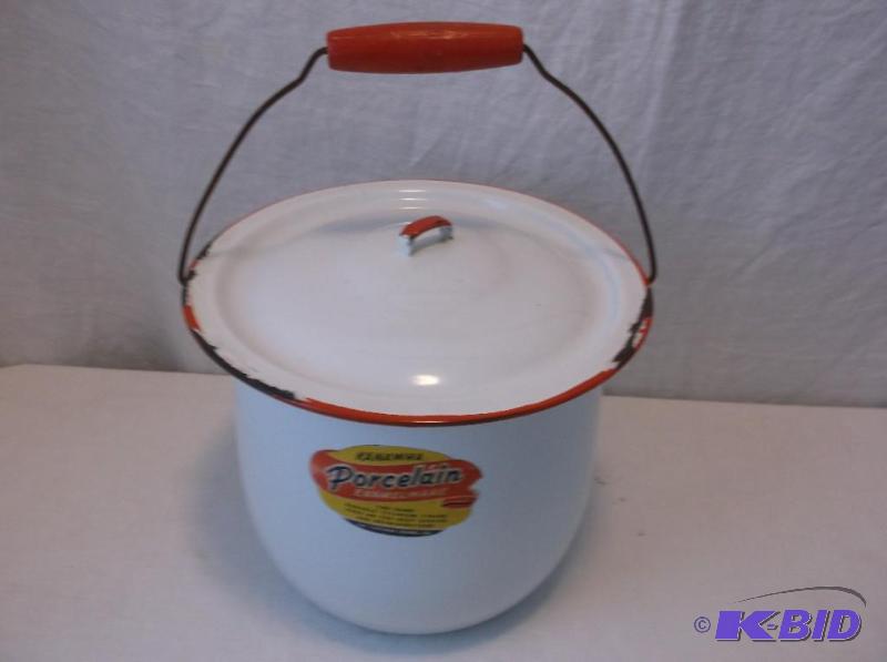 lot 28 image: Kanawha porcelain enamelware chamber pot in g...
