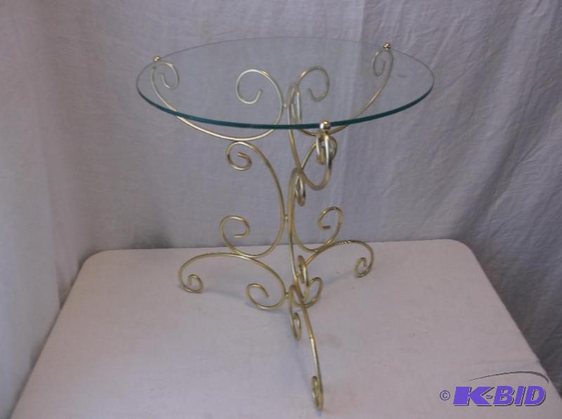 lot 31 image: Cute glass top end table measuring 15 34&quo...