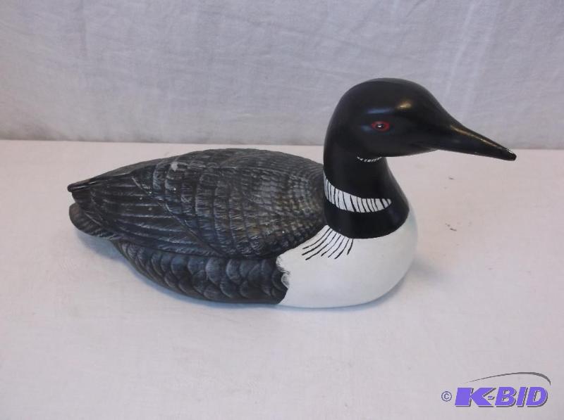 lot 34 image: Cute porcelain loon 10 12" L x 4 12&qu...