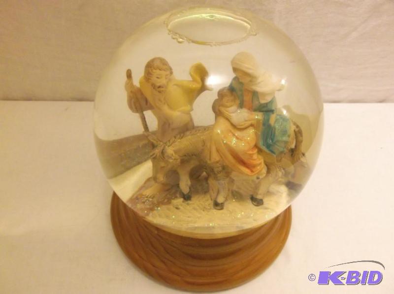 lot 48 image: Beautiful Large Mary & Joseph with baby J...