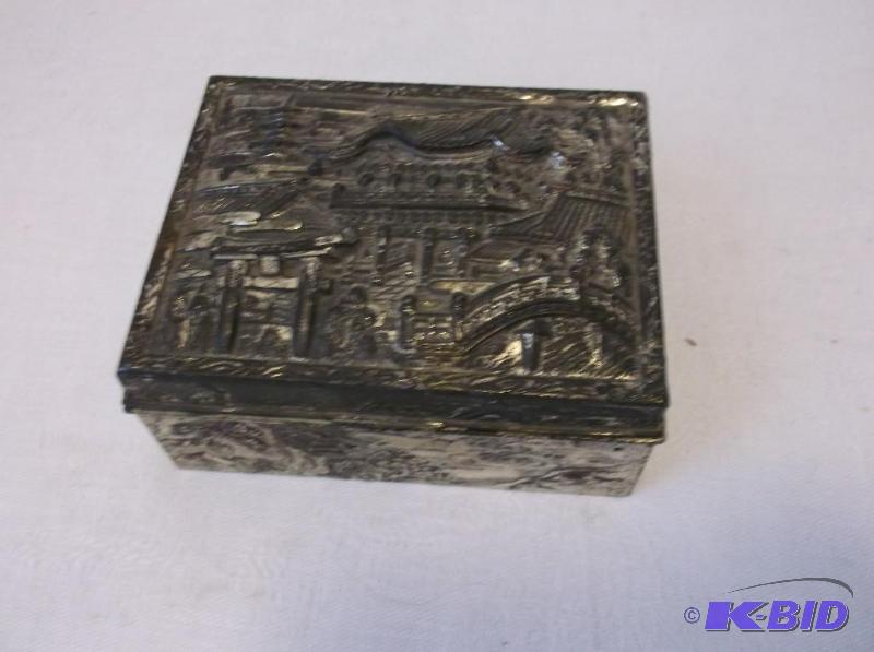 lot 56 image: Beautiful Vintage silver plate jewelry box lo...