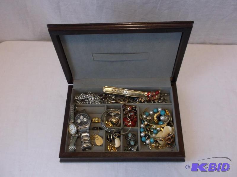 lot 7 image: Jewelry box loaded with watches,rings necklac...