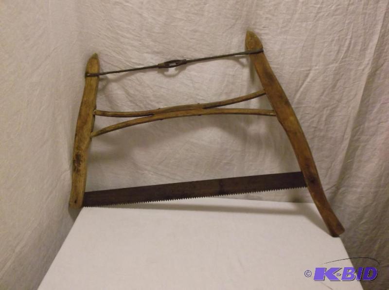 lot 71 image: Vintage hand saw in great displayable conditi...