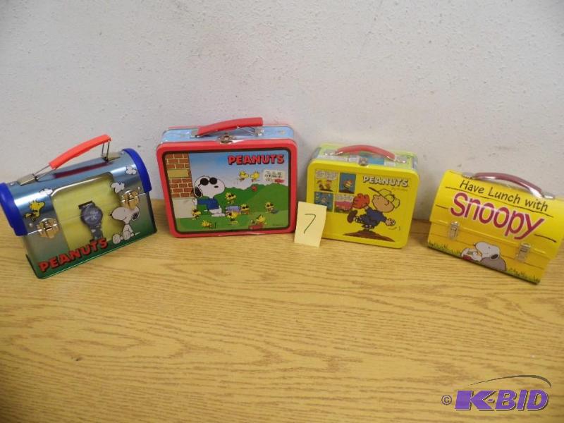 4 Pearnuts Lunch Boxes