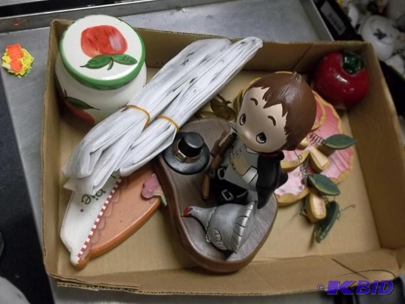 lot of thanksgiving , apple items and misc