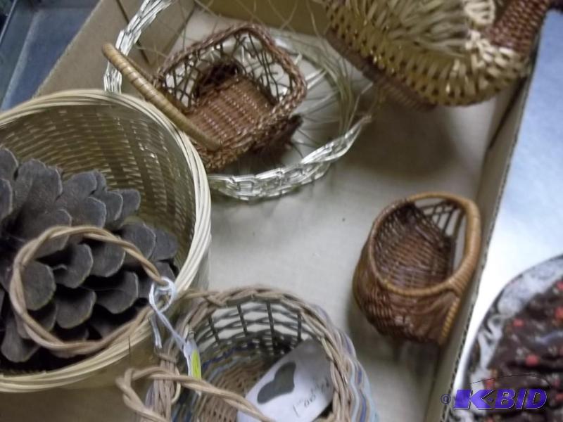 lot of thanksgiving wicker items