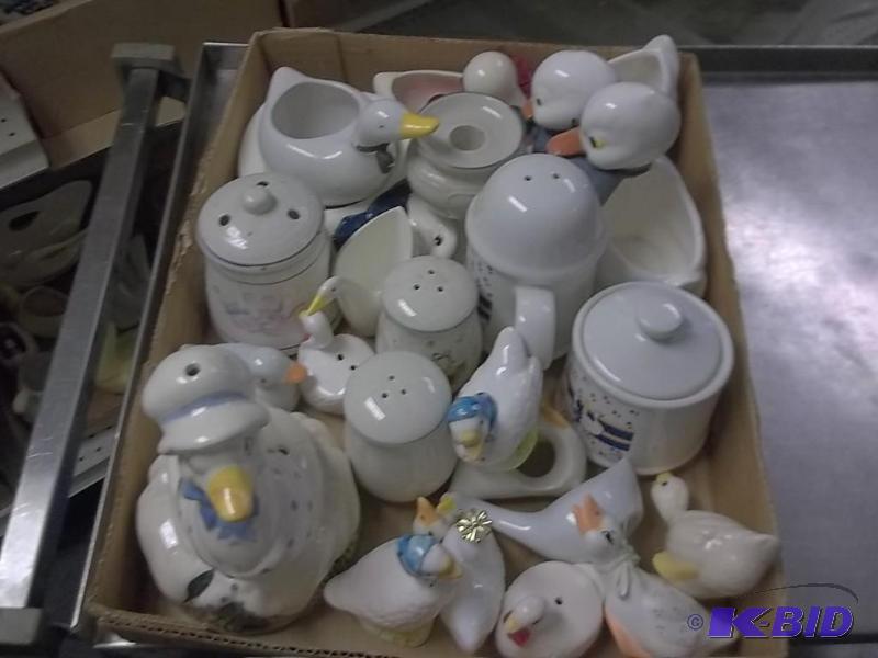 lot of ceramic goose duck figurenes  sp shaker