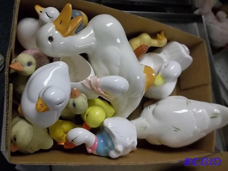 lot of ducks and geese figurenes