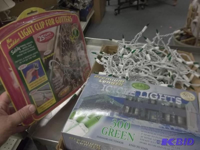 green icicle lights 28 ft total