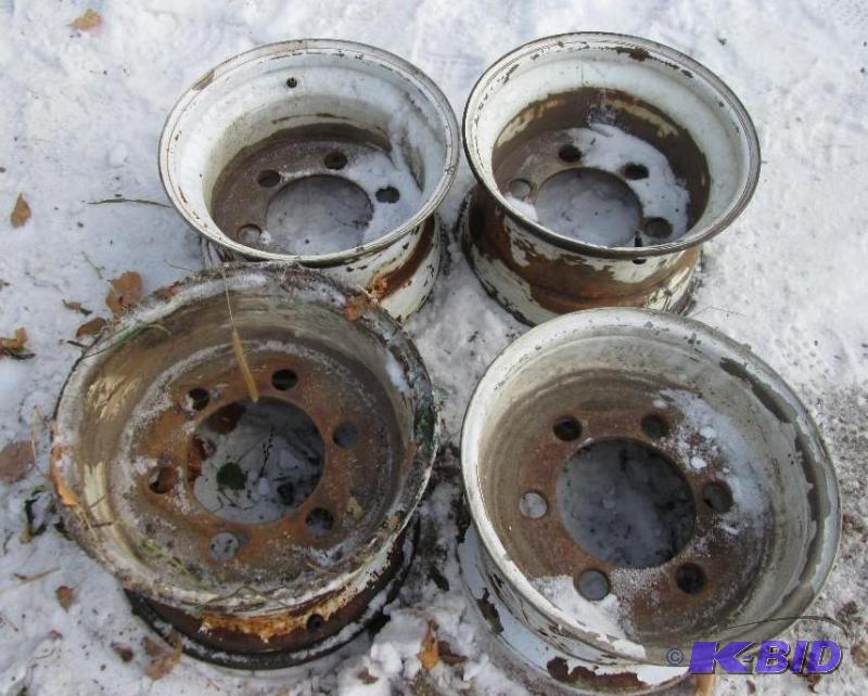 lot 16 image: Set of 4 rims...