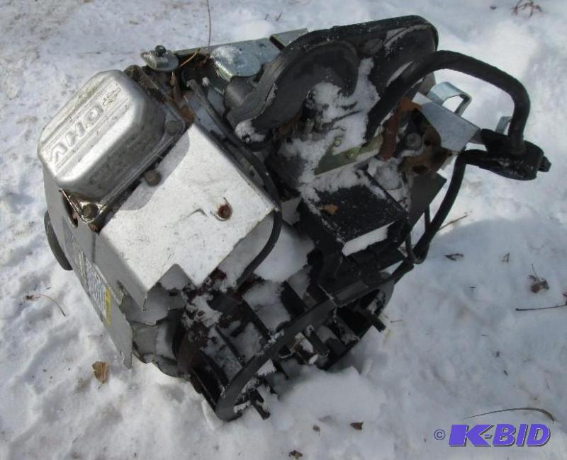 lot 18 image: Riding Lawn mower engine,...