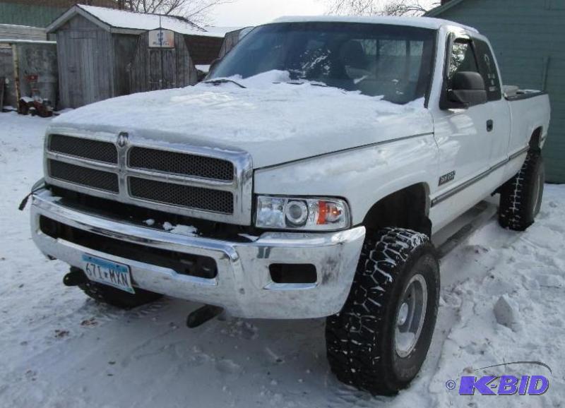 lot 2 image: 1997 Dodge Ram 2500 full size truck, 4x4 4 wh...