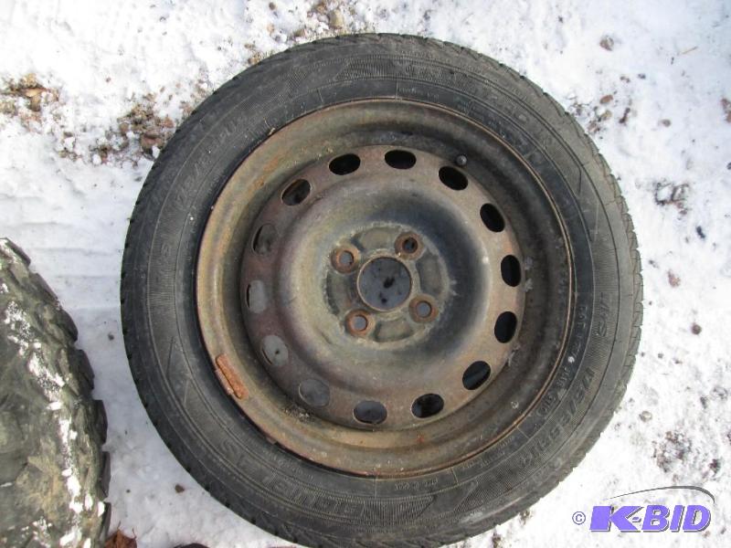 lot 30 image: Rim with mounted 17564 R14 tire...
