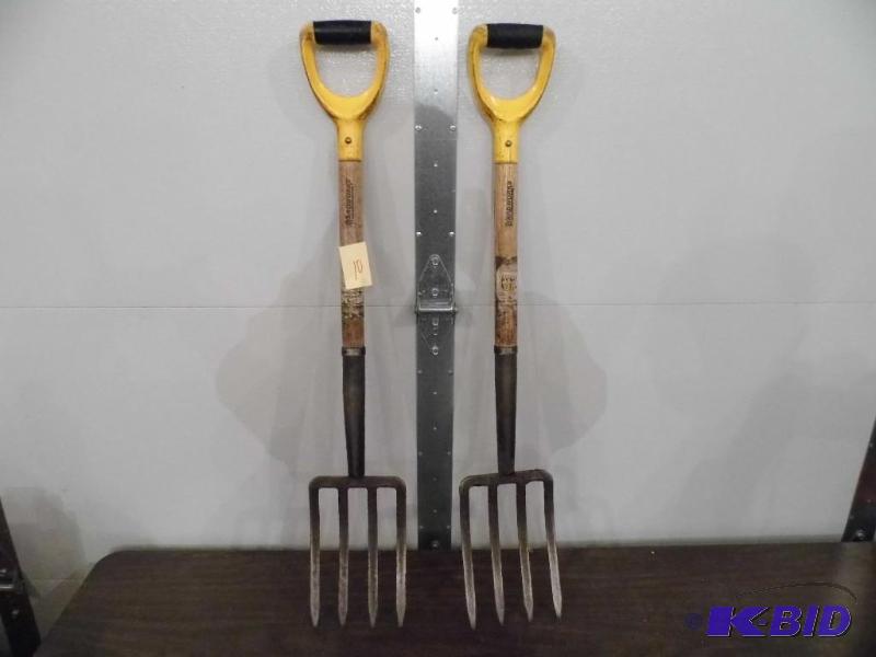 2 Spading Forks