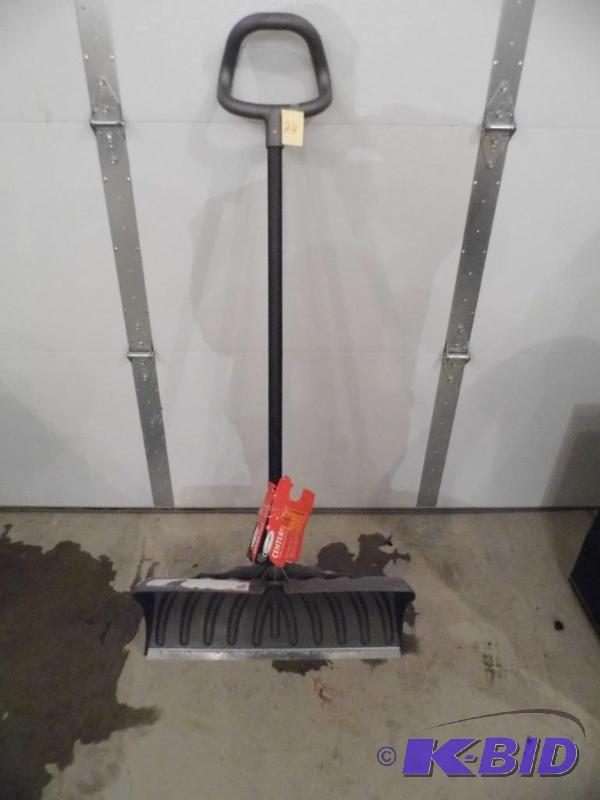 Store Return - Suncast Snow Shovel