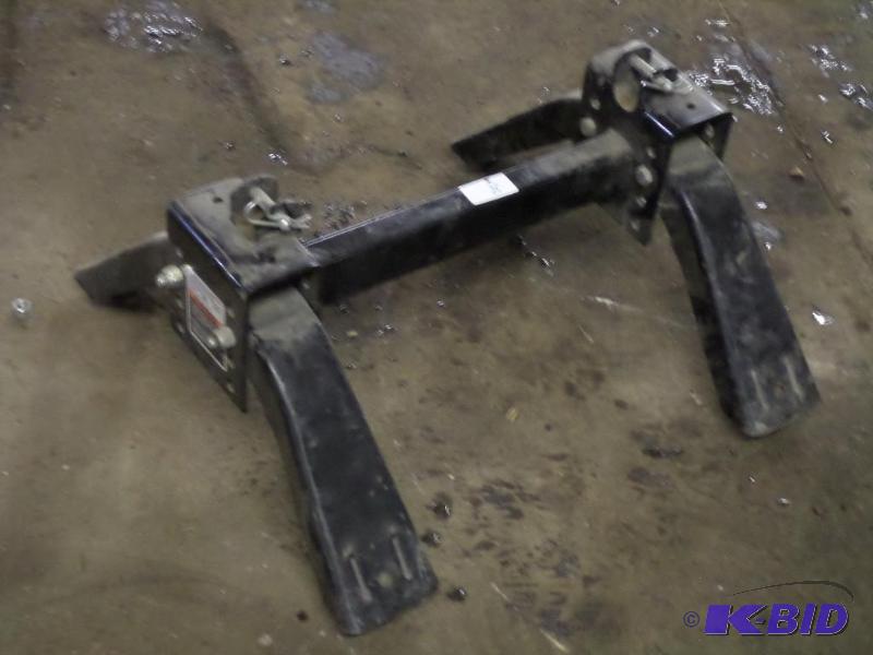 5th-Wheel Hitch Mount--Missing Hitch Plate...