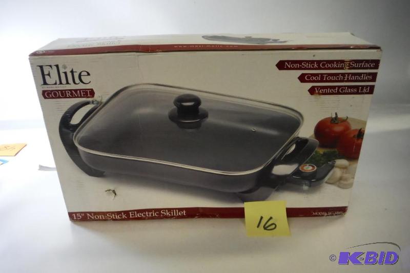 lot 16 image: Maxi-Matic Maxi-Matic Elite Gourmet 15 in. Electric Skillet with Glass Lid, Black