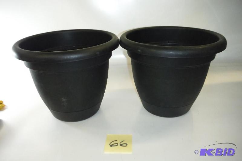 lot 66 image: Lot of 2 Bloem LP1200 Lucca Self Watering Planter, 12-Inch, Black