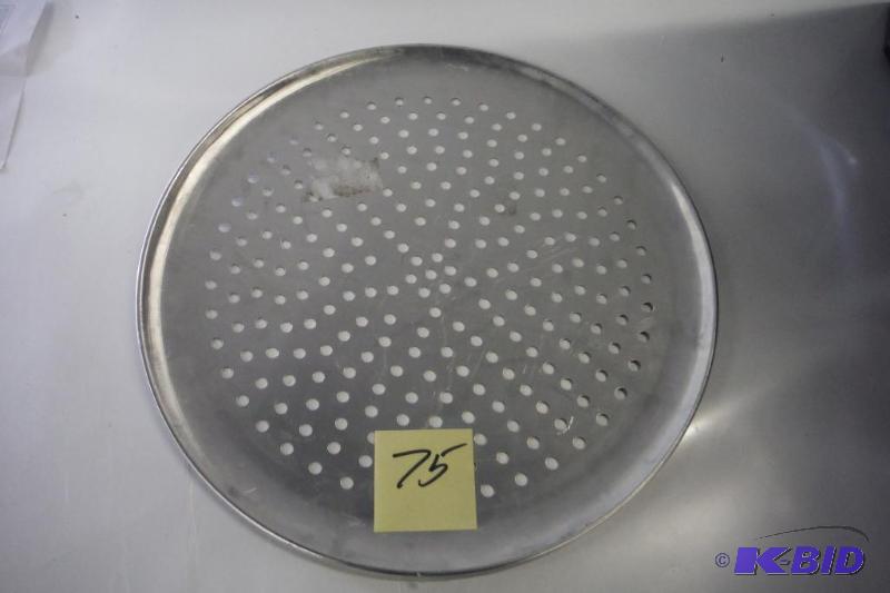 lot 75 image: 18 Aluminum Pizza Pan New