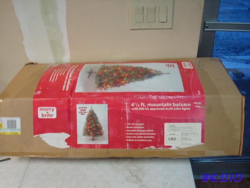 Lighted Christmas Tree, Looks Complete...