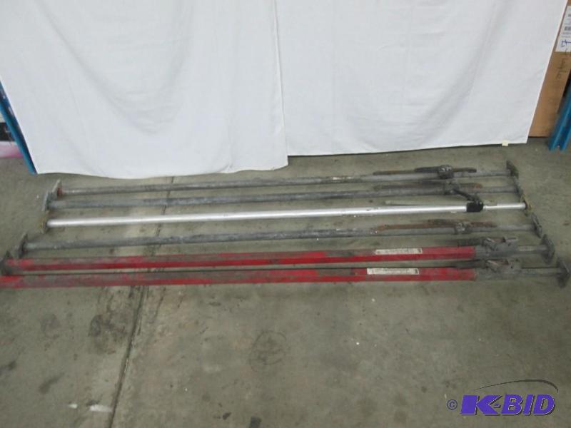 lot 11 image: 6 Load Jacks