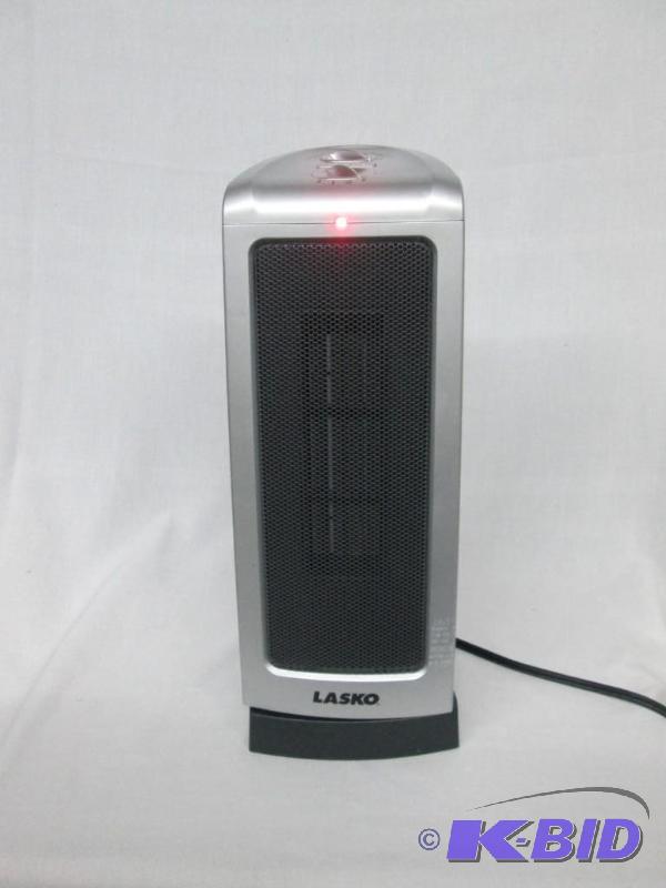 lot 19 image: Lasko 1500 Watt Oscillating Compact Tower Heater